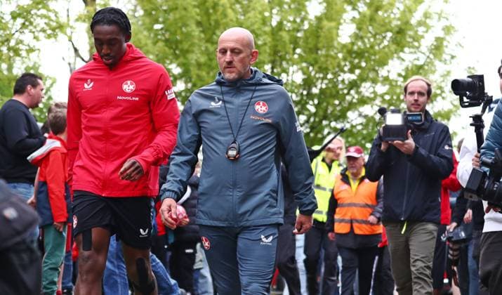 23 04 2025, xmohx, Soccer 2 Bundesliga, 1 FC Kaiserslautern Training v l Coach Torsten Lieberknecht Kaiserslautern enters the pitch for the first official training DFL DFB REGULATIONS PROHIBIT ANY USE OF PHOTOGRAPHS as IMAGE SEQUENCES and or QUASI VIDEO Kaiserslautern