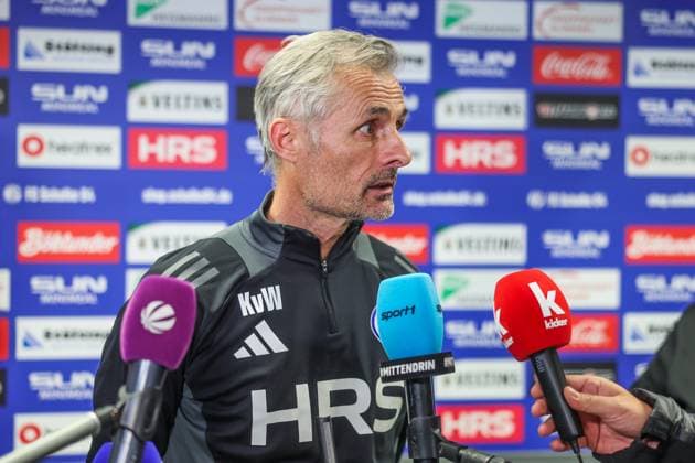 23 04 2025, Football, Season 2024 2025, 2 Bundesliga, Training FC Schalke 04, Head Coach Kees van Wonderen FC Schalke 04 Gelsenkirchen NRW Germany xRHR PHOTO TRx Copyright: TimxRehbein RHR-FOTOx RHR-FOTO TR