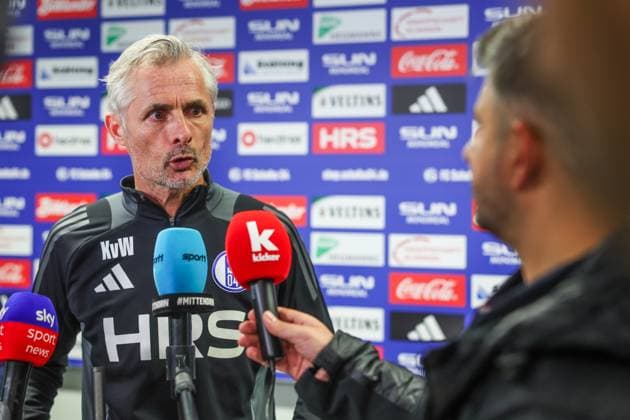 23 04 2025, Football, Season 2024 2025, 2 Bundesliga, Training FC Schalke 04, Head Coach Kees van Wonderen FC Schalke 04 Gelsenkirchen NRW Germany xRHR PHOTO TRx Copyright: TimxRehbein RHR-FOTOx RHR-FOTO TR