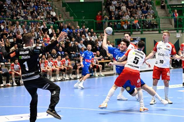 GER, 2 HBL, BHC06, BHC06 vs HBW Balingen Weilstetten 23 4 2025, Wuppertal, Unihalle, GER, 2 HBL, BHC06 vs HBW Balingen Weilstetten 2 HBL regulations prohibit any use of photographs as image sequences and or quasi video in the picture Aron Seesing BHC 49 vs Csaba Leimeter HBW Ballingen Weilstetten 5 NordphotoxGmbHx xFreund nph00018