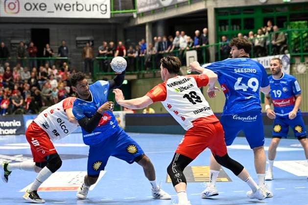 GER, 2 HBL, BHC06, BHC06 vs HBW Balingen Weilstetten 23 4 2025, Wuppertal, Unihalle, GER, 2 HBL, BHC06 vs HBW Balingen Weilstetten 2 HBL regulations prohibit any use of photographs as image sequences and or quasi video in the picture Djibril MBengue Bergischer HC 11 vs Tim Grüner HBW Ballingen Weilstetten 18 NordphotoxGmbHx xFreund nph00018