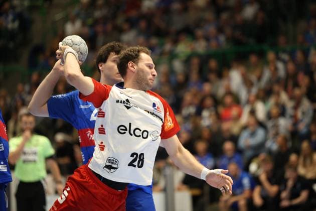 v l Tobias Heinzelmann HBW Balingen Weilstetten 28 , Aron Seesing Bergischer HC 49 Bergischer HC 06 vs HBW Balingen Weilstetten, Handball, 2 HBL, Season 2024 2025, 23 04 2025 Bergischer HC 06 vs HBW Balingen Weilstetten, Handball, 2 HBL, Season 2024 2025, 23 04 2025 Wuppertal Copyright: xEibner-Pressefoto ThomasxStoeckex EP_TSR