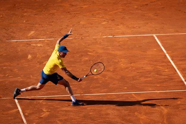 Mutua Madrid Open 2025 Roberto Bautista Agut of Spain plays a backhand against Jaume Munar of Spain during the first round match of the Mutua Madrid Open 2025 tournament celebrated at La Caja Magica on April 23, 2025 in Madrid, Spain. Madrid La Caja Magica Madrid Spain Copyright: xAlbertoxGardinx AGardin_20250423_Mutua_Madrid_Open_Day3__0045