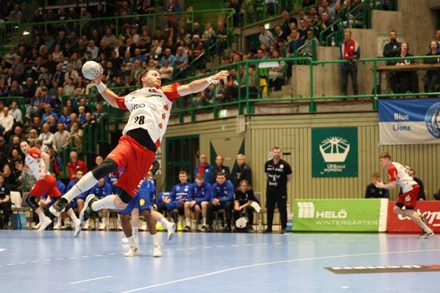 v l Eloy Morante Maldonado Bergischer HC 33 , Tobias Heinzelmann HBW Balingen Weilstetten 28 Bergischer HC 06 vs HBW Balingen Weilstetten, Handball, 2 HBL, Season 2024 2025, 23 04 2025 Bergischer HC 06 vs HBW Balingen Weilstetten, Handball, 2 HBL, Season 2024 2025, 23 04 2025 Wuppertal Copyright: xEibner-Pressefoto ThomasxStoeckex EP_TSR