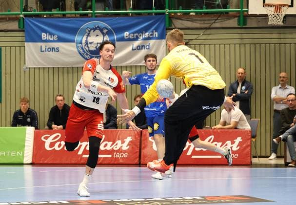 f l Robert Timmermeister HBW Balingen Weilstetten 19 , Christopher Rudeck Bergischer HC 01 Bergischer HC 06 vs HBW Balingen Weilstetten, Handball, 2 HBL, Season 2024 2025, 23 04 2025 Bergischer HC 06 vs HBW Balingen Weilstetten, Handball, 2 HBL, Season 2024 2025, 23 04 2025 Wuppertal Copyright: xEibner-Pressefoto ThomasxStoeckex EP_TSR