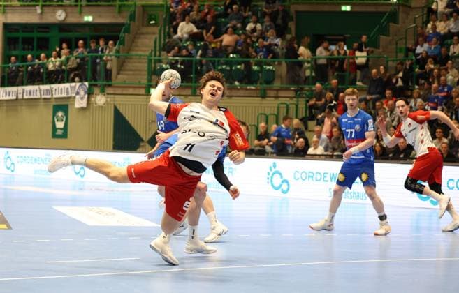 f l Bennet Strobel HBW Balingen Weilstetten 11 , Johannes Wasielewski Bergischer HC 77 , Robert Timmermeister HBW Balingen Weilstetten 19 Bergischer HC 06 vs HBW Balingen Weilstetten, Handball, 2 HBL, Season 2024 2025, 23 04 2025 Bergischer HC 06 vs HBW Balingen Weilstetten, Handball, 2 HBL, Season 2024 2025, 23 04 2025 Wuppertal Copyright: xEibner-Pressefoto ThomasxStoeckex EP_TSR