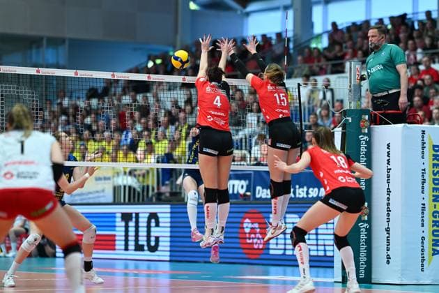 Nathalie Lemmens Dresdner SC, 4 Marta Kamelija Levinska Dresdner SC, 15 Dresdner SC vs SSC Palmberg Schwerin, 1 Volleyball Bundesliga Women, Season 2024 2025, 23 04 2025 Dresdner SC vs SSC Palmberg Schwerin, 1 Volleyball Bundesliga Women, Season 2024 2025, 23 04 2025 Dresden Copyright: xEibner-Pressefoto xHoepnerx EP_PHR
