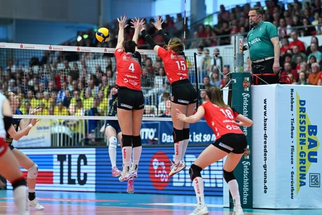 Nathalie Lemmens Dresdner SC, 4 Marta Kamelija Levinska Dresdner SC, 15 Dresdner SC vs SSC Palmberg Schwerin, 1 Volleyball Bundesliga Women, Season 2024 2025, 23 04 2025 Dresdner SC vs SSC Palmberg Schwerin, 1 Volleyball Bundesliga Women, Season 2024 2025, 23 04 2025 Dresden Copyright: xEibner-Pressefoto xHoepnerx EP_PHR