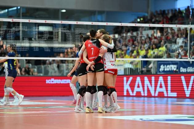 The Dresdner SC team cheers together Dresdner SC vs SSC Palmberg Schwerin, 1 Volleyball Bundesliga Women, Season 2024 2025, 23 04 2025 Dresdner SC vs SSC Palmberg Schwerin, 1 Volleyball Bundesliga Women, Season 2024 2025, 23 04 2025 Dresden Copyright: xEibner-Pressefoto xHoepnerx EP_PHR