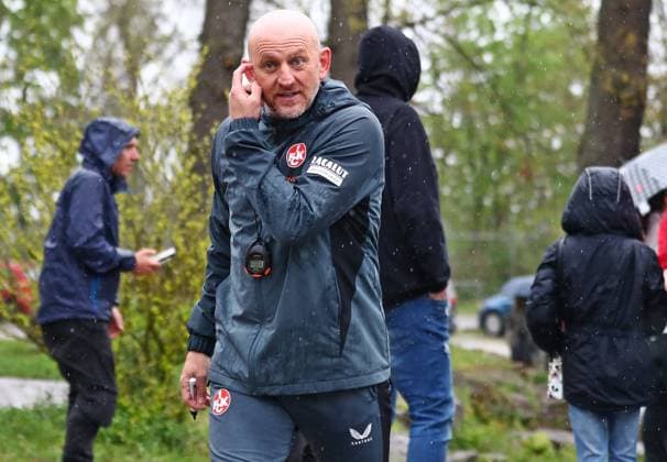 23 04 2025, xmohx, Soccer 2 Bundesliga, 1 FC Kaiserslautern Training v l Coach Torsten Lieberknecht Kaiserslautern at his first training session at Kaiserslautern DFL DFB REGULATIONS PROHIBIT ANY USE OF PHOTOGRAPHS as IMAGE SEQUENCES and or QUASI VIDEO Kaiserslautern