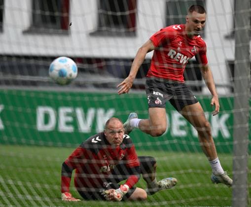 23 04 2025, xophax, Soccer 2 Soccer Bundesliga Training 1 FC Köln V l n right Goalkeeper Matthias Köbbing and Tim Lemperle DFL DFB REGULATIONS PROHIBIT ANY USE OF PHOTOGRAPHS as IMAGE SEQUENCES and or QUASI VIDEO Köln