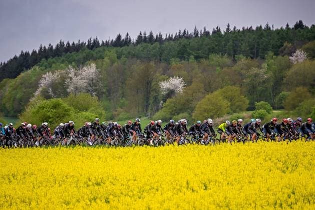 La Fleche Wallonne 2025 cycling race HUY, BELGIUM - APRIL 23 : The peloton during the Men Elite UCI 1.Pro 89th A.S.O. La Fleche Wallonne cycling race with start in Ciney and finish in Huy (205,2 km) on April 23, 2025 in Huy, Belgium, 23 04 2025 ( Motordriver Guy De Vuyst &  Copyright: xTomasxSiskx