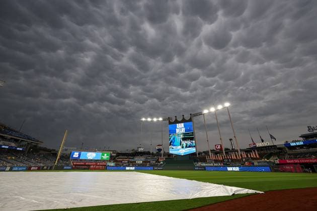 MLB, Baseball Herren, USA 2025: Rockies Vs Royals APR 23 April 23, 2025: A view of the sky during a rain delay before a game between the Kansas City Royals and Colorado Rockies at Kauffman Stadium in Kansas City, MO. David Smith CSM (Credit Image: Â David Smith Cal Media) Kansas City Mo United States of America EDITORIAL USE ONLY Copyright: xx ZUMA-20250423_zma_c04_003.jpg DavidxSmithx csmphotothree377789