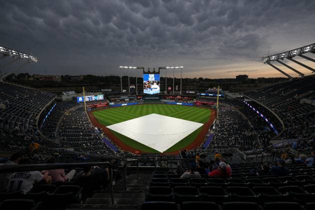 MLB, Baseball Herren, USA 2025: Rockies Vs Royals APR 23 April 23, 2025: A general view of the stadium during a rain delay before a game between the Kansas City Royals and Colorado Rockies at Kauffman Stadium in Kansas City, MO. David Smith CSM (Credit Image: Â David Smith Cal Media) Kansas City Mo United States of America EDITORIAL USE ONLY Copyright: xx ZUMA-20250423_zma_c04_005.jpg DavidxSmithx csmphotothree377791