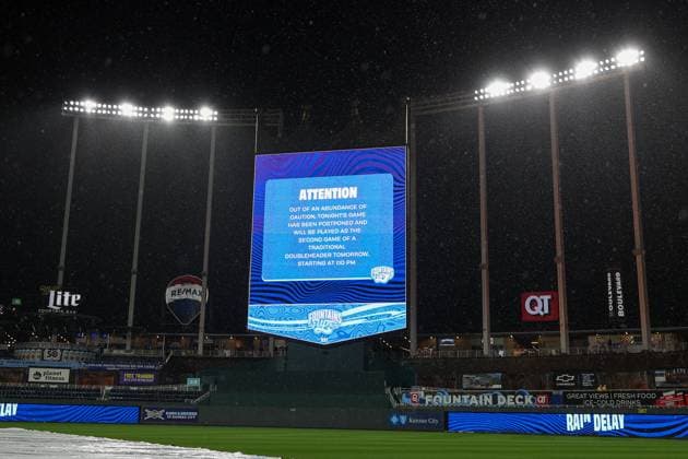 MLB, Baseball Herren, USA 2025: Rockies Vs Royals APR 23 April 23, 2025: A view of the scoreboard announcing the game between the Kansas City Royals and Colorado Rockies is postponed and will be played on April 24, 2025, as a double header at Kauffman Stadium in Kansas City, MO. David Smith CSM (Credit Image: Â David Smith Cal Media) Kansas City Mo United States of America EDITORIAL USE ONLY Copyright: xx ZUMA-20250423_zma_c04_006.jpg DavidxSmithx csmphotothree377792