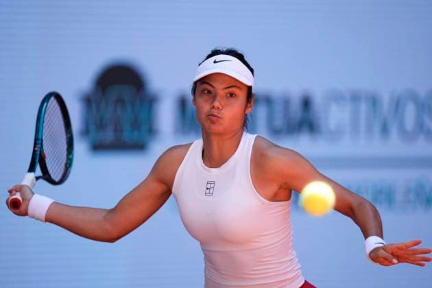 Sport Bilder des Tages April 23, 2025, Madrid, Madrid, SPAIN: Emma Raducanu of Great Britain in action against Suzan Lamens of The Netherlands during the Mutua Madrid Open 2025, ATP, Tennis Herren Masters 1000 and WTA, Tennis Damen 1000, tennis tournament celebrated at Caja Magica on April 23, 2025 in Madrid, Spain. Madrid SPAIN - ZUMAOpen 20250423_zaa_a181_179 Copyright: xOscarxJ.xBarrosox