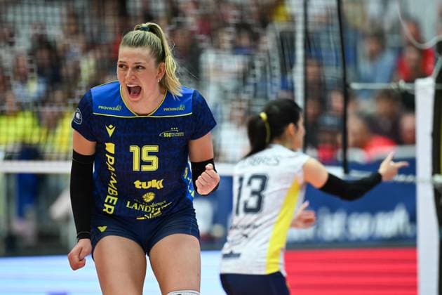 Bilder des Jahres 2025, Sport 04 April Sport Themen der Woche KW17 Sport Bilder des Tages Elles Dambrink (SSC Palmberg Schwerin, 15) Dresdner SC vs. SSC Palmberg Schwerin, 1. Volleyball Bundesliga Frauen, Spielzeit 2024 2025, 23.04.2025 Dresdner SC vs. SSC Palmberg Schwerin, 1. Volleyball Bundesliga Frauen, Spielzeit 2024 2025, 23.04.2025 Dresden *** Elles Dambrink SSC Palmberg Schwerin, 15 Dresdner SC vs SSC Palmberg Schwerin, 1 Volleyball Bundesliga Women, Season 2024 2025, 23 04 2025 Dresdner SC vs SSC Palmberg Schwerin, 1 Volleyball Bundesliga Women, Season 2024 2025, 23 04 2025 Dresden Copyright: xEibner-Pressefoto xHoepnerx EP_PHR