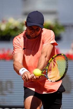 April 24, 2025, Madrid, Madrid, Spain: Aleksandar Vukic of Australia in action against Kei Nishikori of Japan during the Mutua Madrid Open 2025, ATP, Tennis Herren Masters 1000 and WTA, Tennis Damen 1000 tennis tournament, celebrated at Caja Magica on April 24, 2025 in Madrid, Spain. Madrid Spain - ZUMAa181 20250424_zaa_a181_021 Copyright: xOscarxJ.xBarrosox