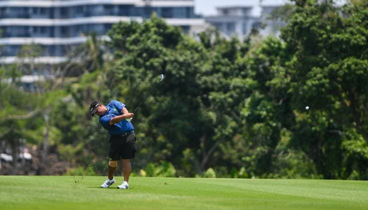 (250424) -- HAIKOU, April 24, 2025 -- Kiradech Aphibarnrat of Thailand hits his putt during the round 1 at the Hainan Classic golf tournament of the DP World Tour in Haikou, south China s Hainan Province, April 24, 2025. ) (SP)CHINA-HAIKOU-GOLF-DP WORLD TOUR-HAINAN CLASSIC-ROUND 1 (CN) YangxGuanyu 