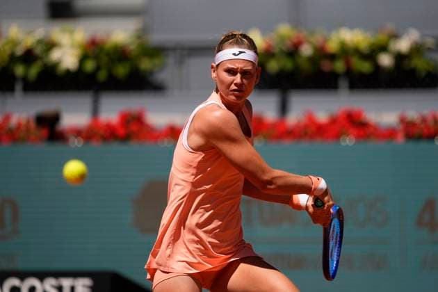 April 24, 2025, Madrid, Madrid, Spain: Marie Bouzkova of Czech Republic in action against Mirra Andreeva of Russia during the Mutua Madrid Open 2025, ATP, Tennis Herren Masters 1000 and WTA, Tennis Damen 1000 tennis tournament, celebrated at Caja Magica on April 24, 2025 in Madrid, Spain. Madrid Spain - ZUMAa181 20250424_zaa_a181_041 Copyright: xOscarxJ.xBarrosox
