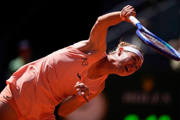 April 24, 2025, Madrid, Madrid, Spain: Marie Bouzkova of Czech Republic in action against Mirra Andreeva of Russia during the Mutua Madrid Open 2025, ATP, Tennis Herren Masters 1000 and WTA, Tennis Damen 1000 tennis tournament, celebrated at Caja Magica on April 24, 2025 in Madrid, Spain. Madrid Spain - ZUMAa181 20250424_zaa_a181_053 Copyright: xOscarxJ.xBarrosox