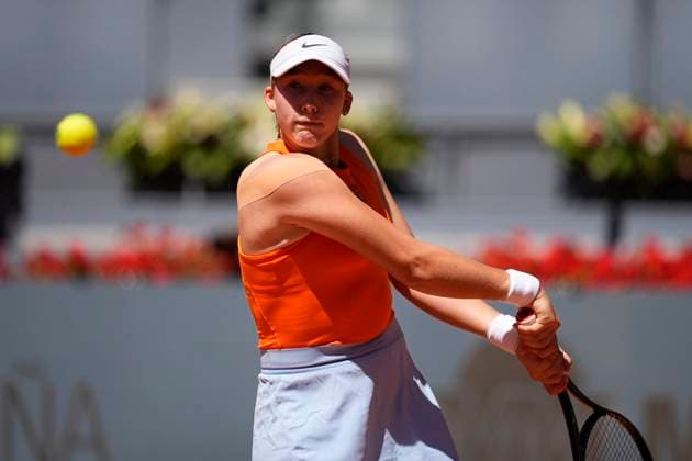 April 24, 2025, Madrid, Madrid, Spain: Mirra Andreeva of Russia in action against Marie Bouzkova of Czech Republic during the Mutua Madrid Open 2025, ATP, Tennis Herren Masters 1000 and WTA, Tennis Damen 1000 tennis tournament, celebrated at Caja Magica on April 24, 2025 in Madrid, Spain. Madrid Spain - ZUMAa181 20250424_zaa_a181_054 Copyright: xOscarxJ.xBarrosox