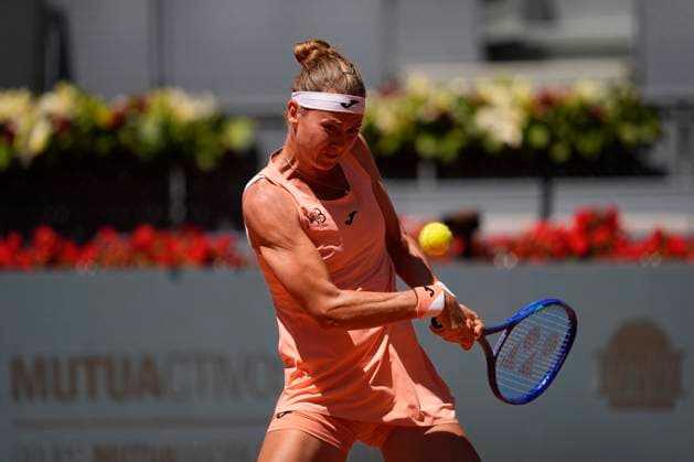 April 24, 2025, Madrid, Madrid, Spain: Marie Bouzkova of Czech Republic in action against Mirra Andreeva of Russia during the Mutua Madrid Open 2025, ATP, Tennis Herren Masters 1000 and WTA, Tennis Damen 1000 tennis tournament, celebrated at Caja Magica on April 24, 2025 in Madrid, Spain. Madrid Spain - ZUMAa181 20250424_zaa_a181_062 Copyright: xOscarxJ.xBarrosox