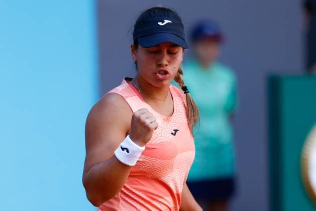 Sport Bilder des Tages April 24, 2025, Madrid, Madrid, Spain: Jessica Bouzas Maneiro of Spain celebrates a point against Magdalena Frech of Poland during the Mutua Madrid Open 2025, ATP, Tennis Herren Masters 1000 and WTA, Tennis Damen 1000 tennis tournament, celebrated at Caja Magica on April 24, 2025 in Madrid, Spain. Madrid Spain - ZUMAa181 20250424_zaa_a181_077 Copyright: xDennisxAgyemanx