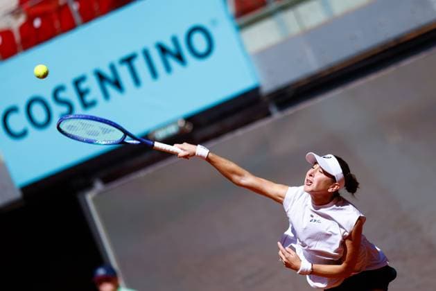 April 24, 2025, Madrid, Madrid, Spain: Belinda Bencic of Switzerland plays against Clara Tauson of Denmark during the Mutua Madrid Open 2025, ATP, Tennis Herren Masters 1000 and WTA, Tennis Damen 1000 tennis tournament, celebrated at Caja Magica on April 24, 2025 in Madrid, Spain. Madrid Spain - ZUMAa181 20250424_zaa_a181_098 Copyright: xDennisxAgyemanx