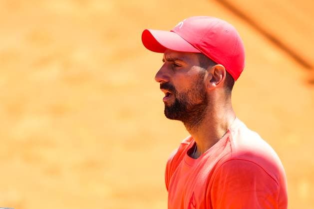 April 24, 2025, Madrid, Madrid, Spain: Novak Djokovic of Serbia gestures during the Mutua Madrid Open 2025, ATP, Tennis Herren Masters 1000 and WTA, Tennis Damen 1000 tennis tournament, celebrated at Caja Magica on April 24, 2025 in Madrid, Spain. Madrid Spain - ZUMAa181 20250424_zaa_a181_133 Copyright: xIrinaxR.xHipolitox