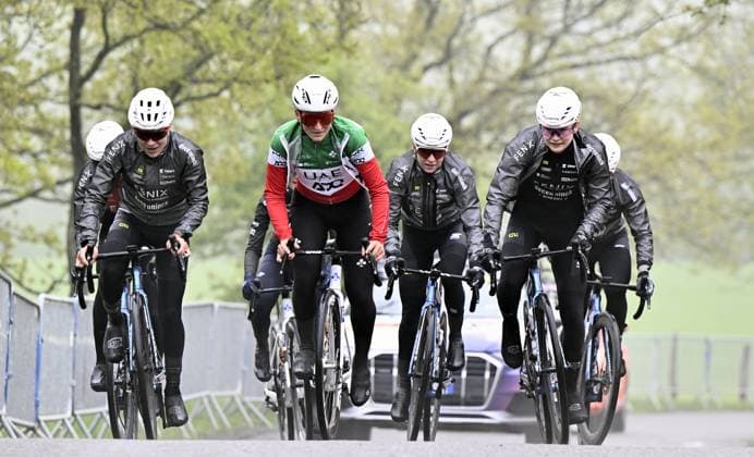 Sport Bilder des Tages Italian Elisa Longo Borghini of UAE Team ADQ (C) and Dutch Puck Pieterse of Fenix-Deceuninck (R) pictured in action during a training and track reconnaissance session, on the Cote de la Redoute , in Remouchamps, Aywaille, ahead of the Liege-Bastogne-Liege one day cycling race, Thursday 24 April 2025. ERICxLALMAND  x121750619x