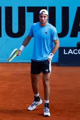 April 24, 2025, Madrid, Madrid, Spain: Jan-Lennard Struff of Germany plays against Botic van de Zandschulp of the Netherlands during the Mutua Madrid Open 2025, ATP, Tennis Herren Masters 1000 and WTA, Tennis Damen 1000 tennis tournament, celebrated at Caja Magica on April 24, 2025 in Madrid, Spain. Madrid Spain - ZUMAa181 20250424_zaa_a181_225 Copyright: xDennisxAgyemanx