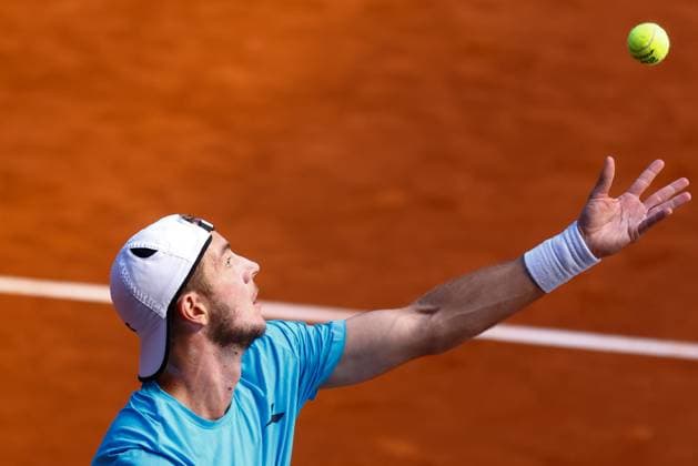 April 24, 2025, Madrid, Madrid, Spain: Jan-Lennard Struff of Germany plays against Botic van de Zandschulp of the Netherlands during the Mutua Madrid Open 2025, ATP, Tennis Herren Masters 1000 and WTA, Tennis Damen 1000 tennis tournament, celebrated at Caja Magica on April 24, 2025 in Madrid, Spain. Madrid Spain - ZUMAa181 20250424_zaa_a181_231 Copyright: xDennisxAgyemanx