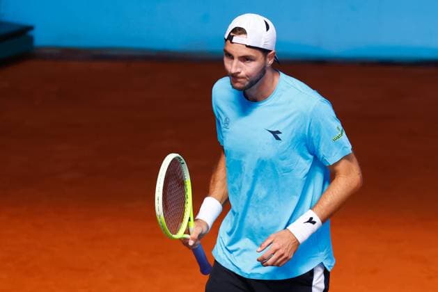 April 24, 2025, Madrid, Madrid, Spain: Jan-Lennard Struff of Germany reacts against Botic van de Zandschulp of the Netherlands during the Mutua Madrid Open 2025, ATP, Tennis Herren Masters 1000 and WTA, Tennis Damen 1000 tennis tournament, celebrated at Caja Magica on April 24, 2025 in Madrid, Spain. Madrid Spain - ZUMAa181 20250424_zaa_a181_234 Copyright: xDennisxAgyemanx