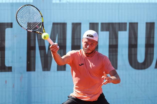 April 24, 2025, Madrid, Madrid, Spain: Alexandre Muller of France in action against David Goffin of Belgium during the Mutua Madrid Open 2025, ATP, Tennis Herren Masters 1000 and WTA, Tennis Damen 1000 tennis tournament, celebrated at Caja Magica on April 24, 2025 in Madrid, Spain. Madrid Spain - ZUMAa181 20250424_zaa_a181_177 Copyright: xIrinaxR.xHipolitox
