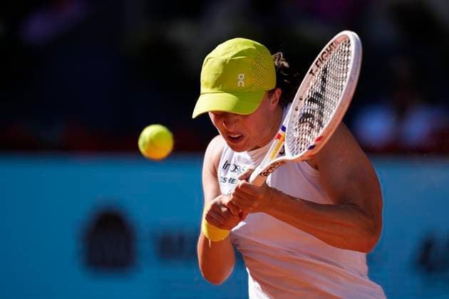 April 24, 2025, Madrid, Madrid, Spain: Iga Swiatek of Poland in action against Alexandra Eala of Philippines during the Mutua Madrid Open 2025, ATP, Tennis Herren Masters 1000 and WTA, Tennis Damen 1000 tennis tournament, celebrated at Caja Magica on April 24, 2025 in Madrid, Spain. Madrid Spain - ZUMAa181 20250424_zaa_a181_199 Copyright: xOscarxJ.xBarrosox