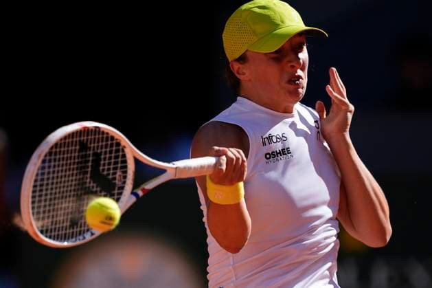April 24, 2025, Madrid, Madrid, Spain: Iga Swiatek of Poland in action against Alexandra Eala of Philippines during the Mutua Madrid Open 2025, ATP, Tennis Herren Masters 1000 and WTA, Tennis Damen 1000 tennis tournament, celebrated at Caja Magica on April 24, 2025 in Madrid, Spain. Madrid Spain - ZUMAa181 20250424_zaa_a181_204 Copyright: xOscarxJ.xBarrosox