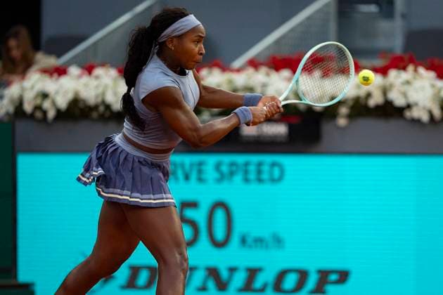 Mutua Madrid Open 2025 Coco Gauff of the United States plays a backhand against Dayana Yastremska of Ukraine in the second round match of the Mutua Madrid Open 2025 tournament celebrated at La Caja Magica on April 24, 2025 in Madrid, Spain. Madrid La Caja Magica Madrid Spain Copyright: xAlbertoxGardinx AGardin_20250424_Mutua_Madrid_Open_0343