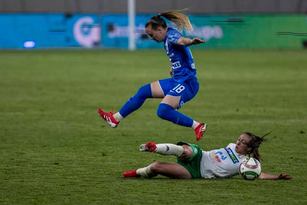 Simple Hungarian Women s CUP Final 2025 Barbara Biro of ETO FC Gyor competes for the ball during the match at the Simple Hungarian Women CUP Final 2025 at New Hidegkuti Nandor Stadium in Budapest, Hungary, on April 24, 2025. Budapest Hungary  Copyright: xRobertxSzaniszlox originalFilename:szaniszlo-notitle250424_npF4Z.jpg