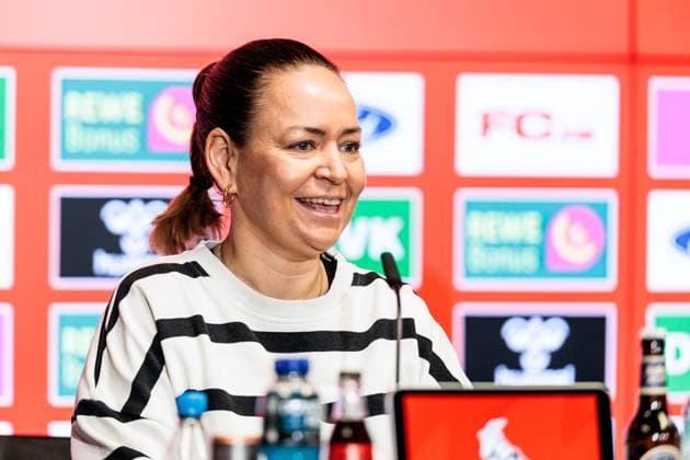 1 FC Köln Press Conference 25 04 2025 Lil Zercher Press Spokeswoman 1 FC Köln Press Conference 1 FC Köln Köln, RheinEnergiestadion, 25 04 2025 Copyright: xBEAUTIFULxSPORTS Wunderlx