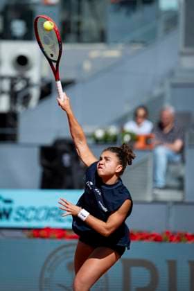 Mutua Madrid Open 2025 Jasmine Paolini of Italy serves the ball against Katie Boulter of Great Britain during the second round match of the Mutua Madrid Open 2025 tournament celebrated at La Caja Magica on April 25, 2025 in Madrid, Spain. Madrid La Caja Magica Madrid Spain Copyright: xAlbertoxGardinx AGardin_20250425_Mutua_Madrid_Open_0122