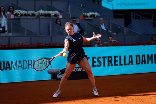 Mutua Madrid Open 2025 Jasmine Paolini of Italy plays a forehand against Katie Boulter of Great Britain during the second round match of the Mutua Madrid Open 2025 tournament celebrated at La Caja Magica on April 25, 2025 in Madrid, Spain. Madrid La Caja Magica Madrid Spain Copyright: xAlbertoxGardinx AGardin_20250425_Mutua_Madrid_Open_0125