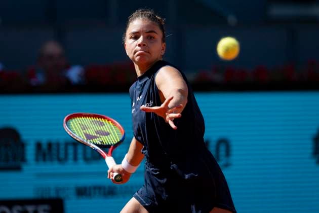 Mutua Madrid Open 2025 Jasmine Paolini of Italy plays a forehand against Katie Boulter of Great Britain during the second round match of the Mutua Madrid Open 2025 tournament celebrated at La Caja Magica on April 25, 2025 in Madrid, Spain. Madrid La Caja Magica Madrid Spain Copyright: xAlbertoxGardinx AGardin_20250425_Mutua_Madrid_Open_0138