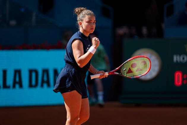 Mutua Madrid Open 2025 Jasmine Paolini of Italy celebrates a set won against Katie Boulter of Great Britain during the second round match of the Mutua Madrid Open 2025 tournament celebrated at La Caja Magica on April 25, 2025 in Madrid, Spain. Madrid La Caja Magica Madrid Spain Copyright: xAlbertoxGardinx AGardin_20250425_Mutua_Madrid_Open_0146