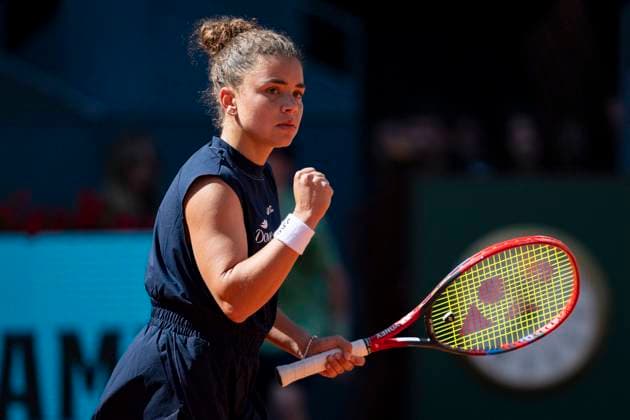 Mutua Madrid Open 2025 Jasmine Paolini of Italy celebrates a set won against Katie Boulter of Great Britain during the second round match of the Mutua Madrid Open 2025 tournament celebrated at La Caja Magica on April 25, 2025 in Madrid, Spain. Madrid La Caja Magica Madrid Spain Copyright: xAlbertoxGardinx AGardin_20250425_Mutua_Madrid_Open_0147