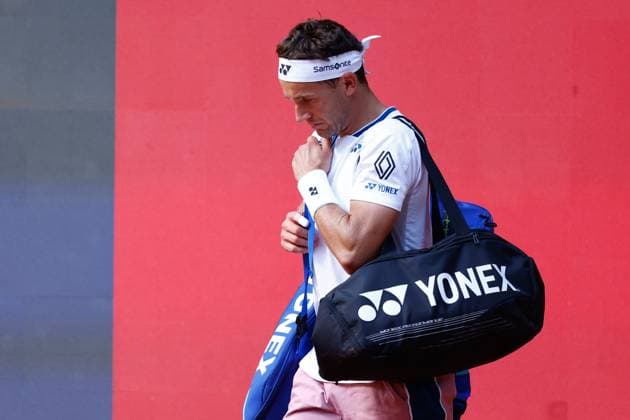 April 25, 2025, Madrid, Madrid, Spain: Casper Ruud of Norway plays against Arthur Rinderknech of France during the Mutua Madrid Open 2025, ATP, Tennis Herren Masters 1000 and WTA, Tennis Damen 1000, tennis tournament celebrated at Caja Magica on April 25, 2025 in Madrid, Spain. Madrid Spain - ZUMAa181 20250425_zaa_a181_001 Copyright: xDennisxAgyemanx