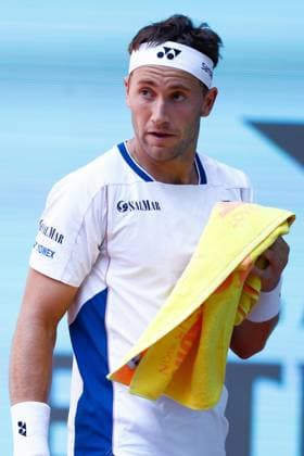 April 25, 2025, Madrid, Madrid, Spain: Casper Ruud of Norway reacts against Arthur Rinderknech of France during the Mutua Madrid Open 2025, ATP, Tennis Herren Masters 1000 and WTA, Tennis Damen 1000, tennis tournament celebrated at Caja Magica on April 25, 2025 in Madrid, Spain. Madrid Spain - ZUMAa181 20250425_zaa_a181_008 Copyright: xDennisxAgyemanx