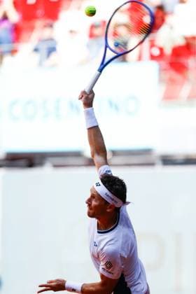 April 25, 2025, Madrid, Madrid, Spain: Casper Ruud of Norway plays against Arthur Rinderknech of France during the Mutua Madrid Open 2025, ATP, Tennis Herren Masters 1000 and WTA, Tennis Damen 1000, tennis tournament celebrated at Caja Magica on April 25, 2025 in Madrid, Spain. Madrid Spain - ZUMAa181 20250425_zaa_a181_011 Copyright: xDennisxAgyemanx