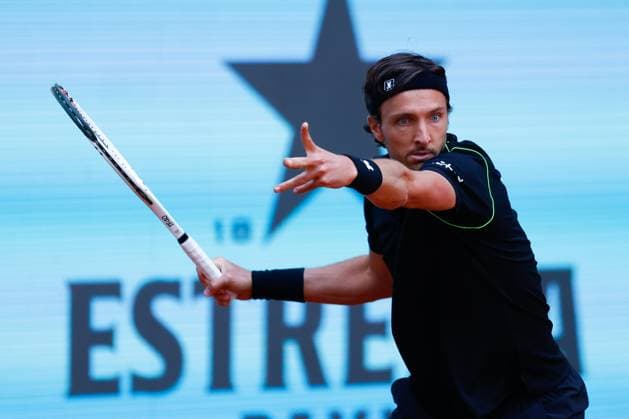 April 25, 2025, Madrid, Madrid, Spain: Rinderknech of France plays against Casper Ruud of Norway during the Mutua Madrid Open 2025, ATP, Tennis Herren Masters 1000 and WTA, Tennis Damen 1000, tennis tournament celebrated at Caja Magica on April 25, 2025 in Madrid, Spain. Madrid Spain - ZUMAa181 20250425_zaa_a181_025 Copyright: xDennisxAgyemanx