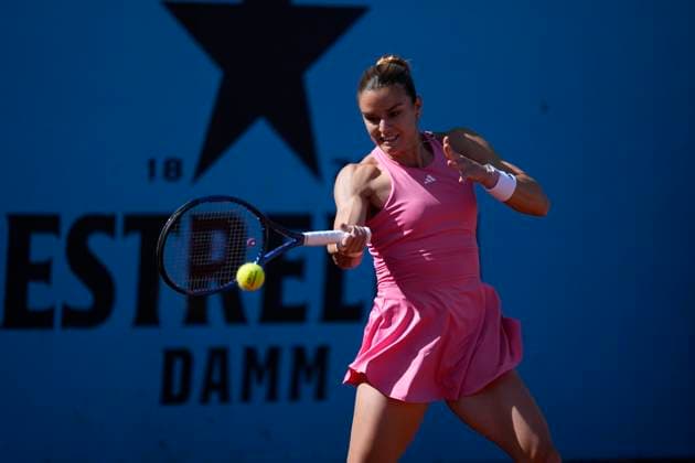 April 25, 2025, Madrid, Madrid, Spain: Maria Sakkari of Greece in action against Magda Linette of Poland during the Mutua Madrid Open 2025, ATP, Tennis Herren Masters 1000 and WTA, Tennis Damen 1000 tennis tournament, celebrated at Caja Magica on April 25, 2025 in Madrid, Spain. Madrid Spain - ZUMAa181 20250425_zaa_a181_048 Copyright: xOscarxJ.xBarrosox